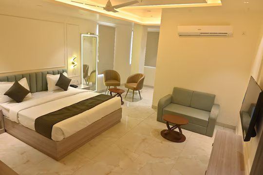 Hotel Saket Gange Super Deluxe Room 2