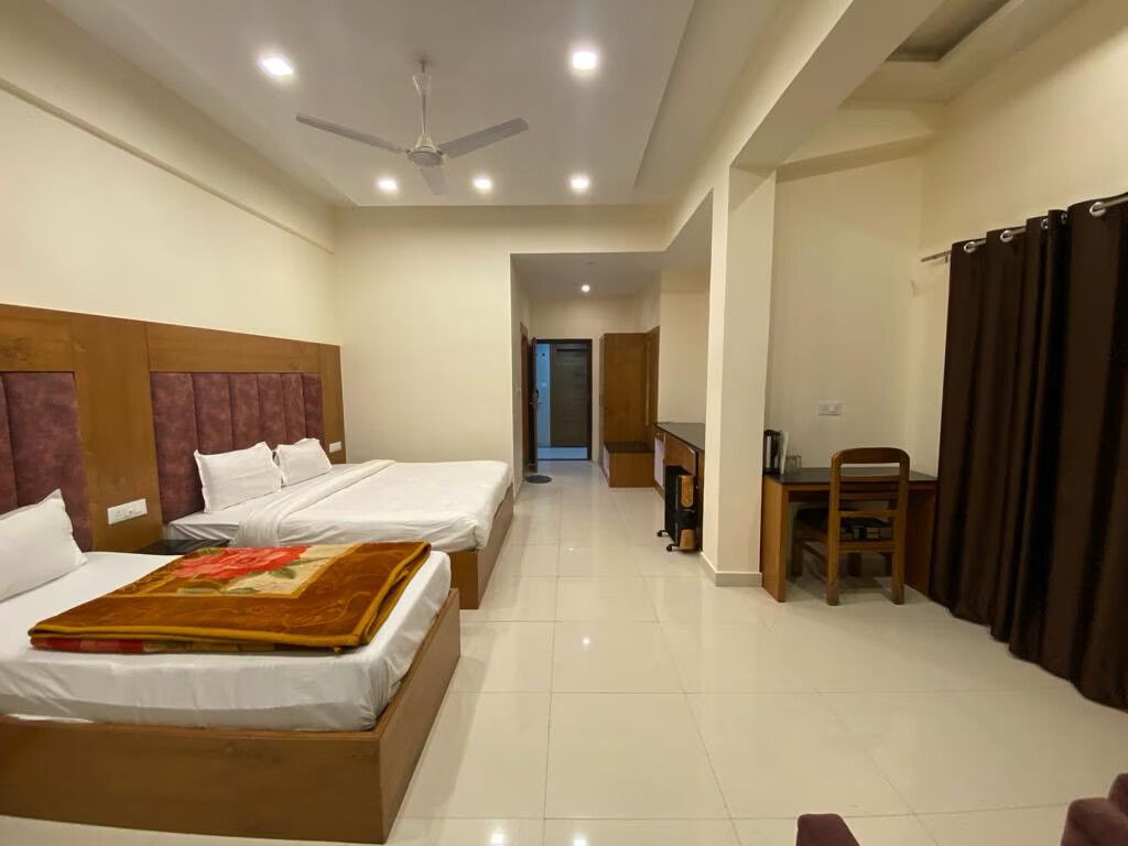 EXECUTIVE ROOM- MOUNTAIN VIEW