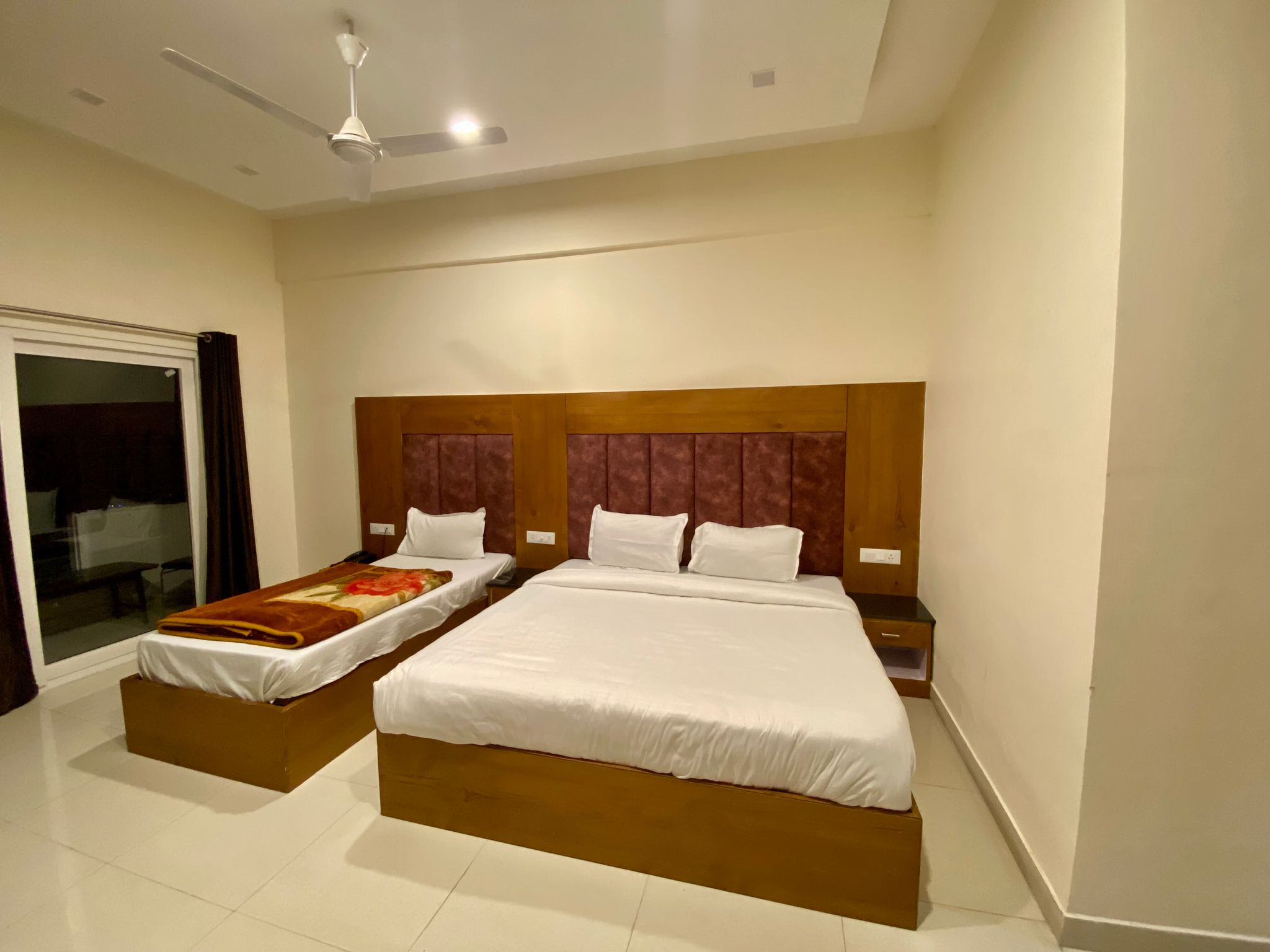 EXECUTIVE ROOM- MOUNTAIN VIEW