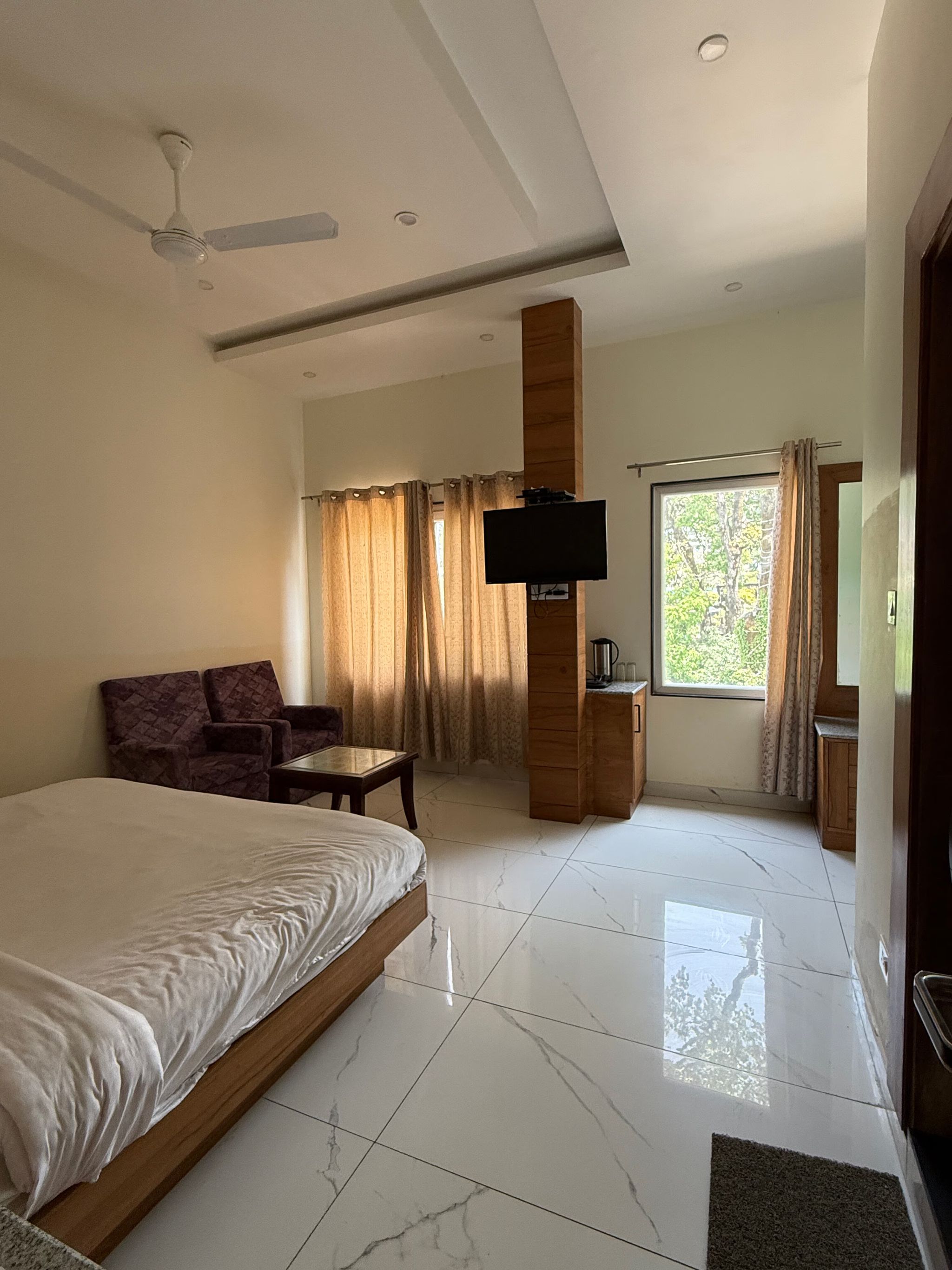 Hotel India Deluxe Double Bed With Balcony - Himalayan View 3