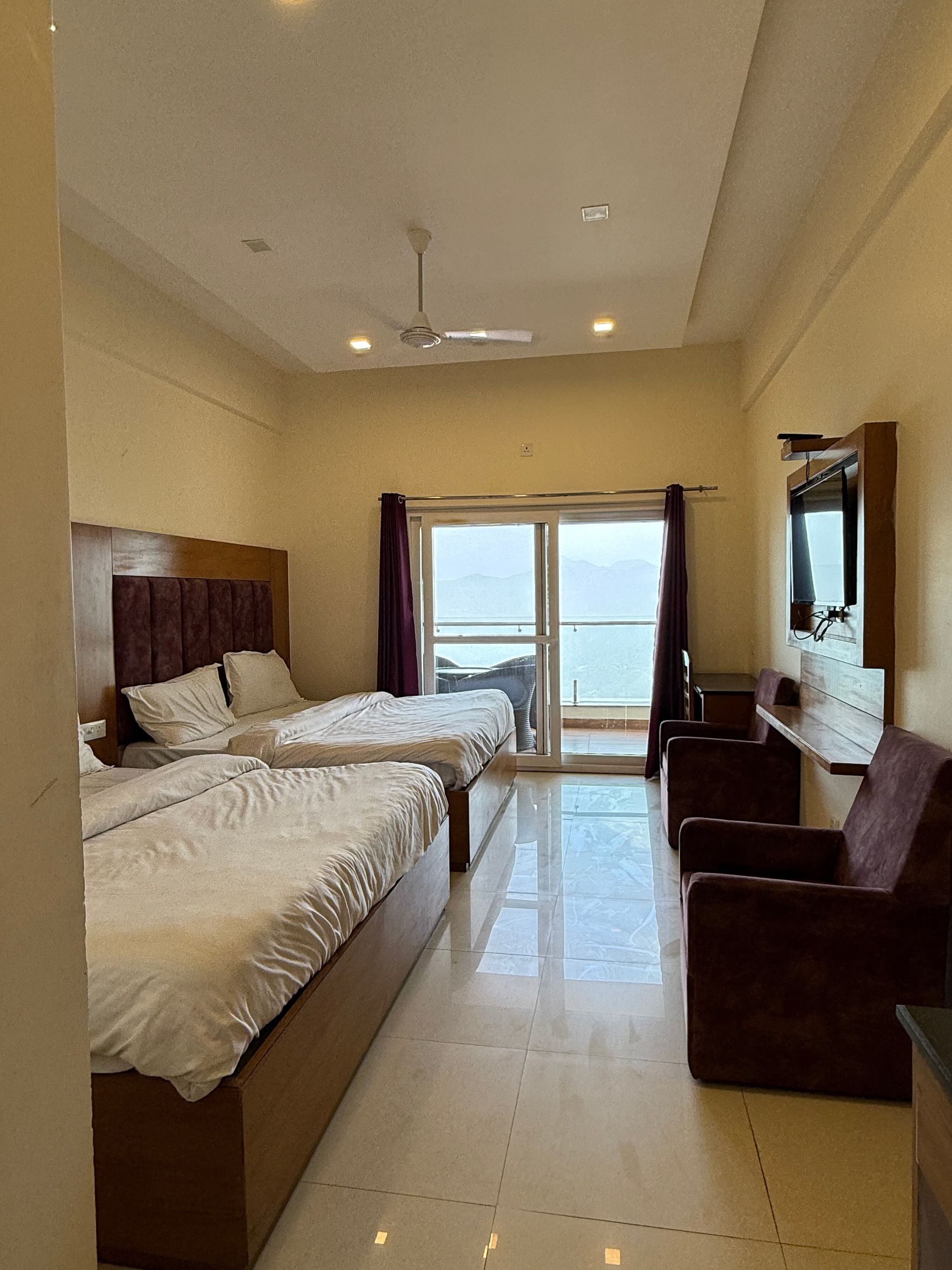 Hotel India Deluxe Double Bed With Balcony - Himalayan View