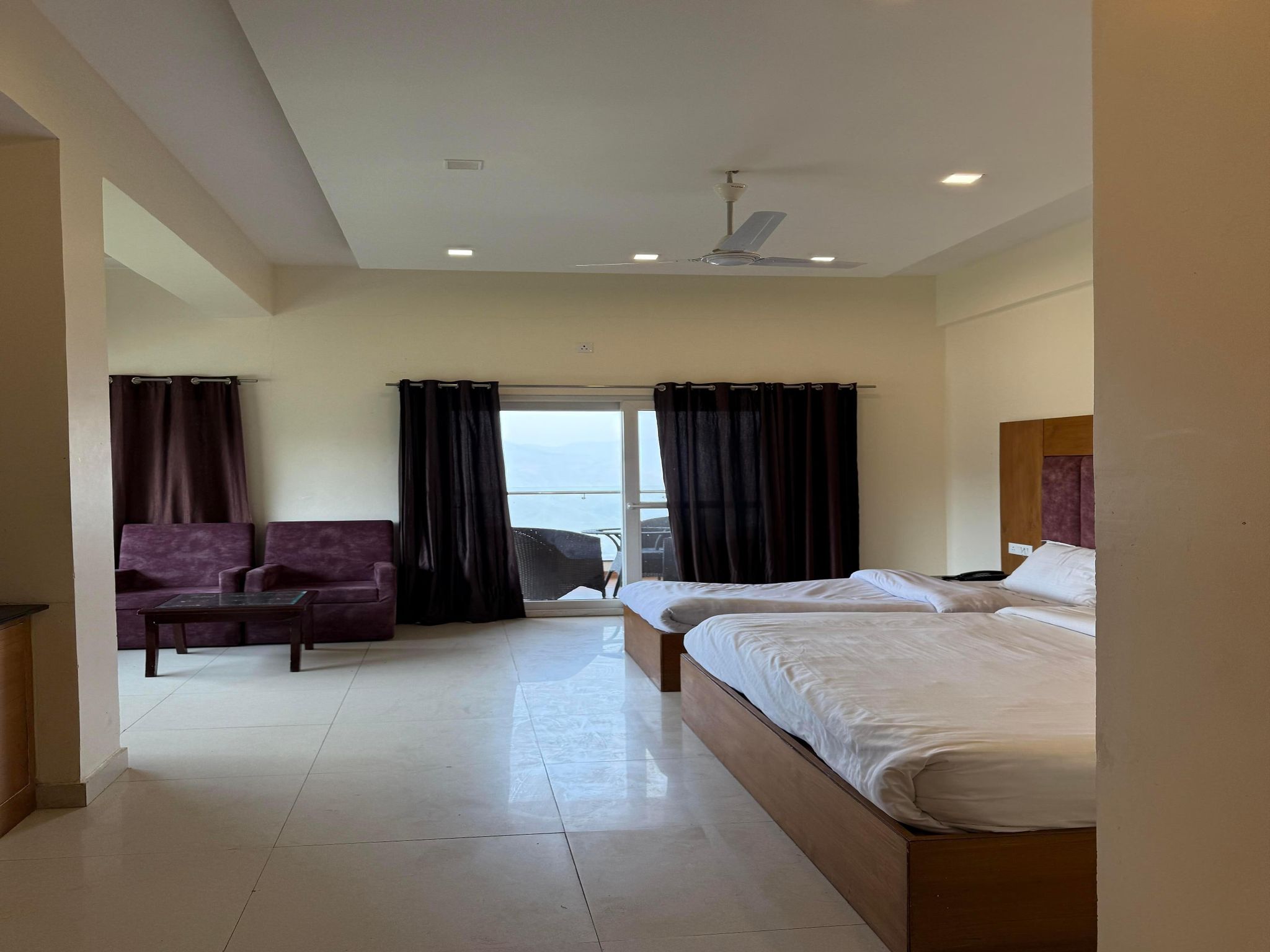 Hotel India Deluxe Double Bed With Balcony - Himalayan View 2