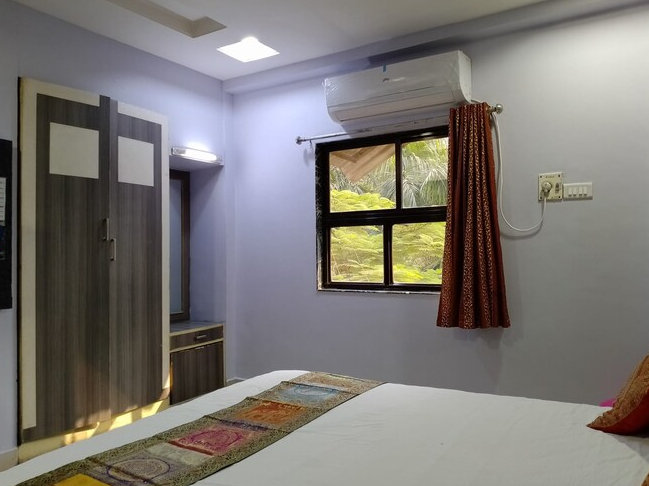 EXECUTIVE AC ROOM