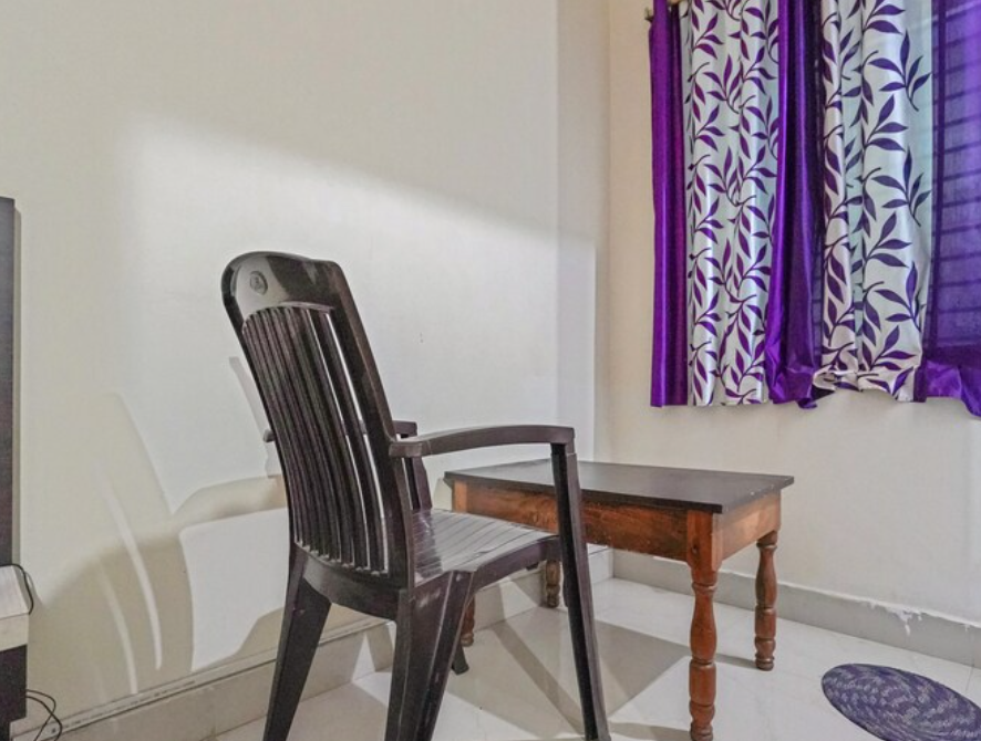 Hotel Seascape.(300 meters from Sea Beach) Classic Queen Bed Non AC Room (FIRST FLOOR) 7