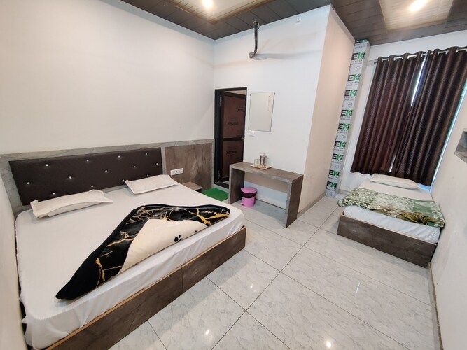 Hotel Raj Krishnam Khatushyam Ji Deluxe Triple Room