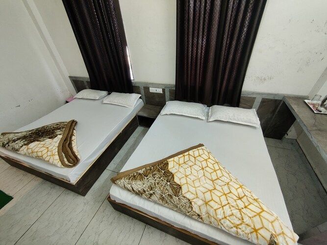Hotel Raj Krishnam Khatushyam Ji Family Suite Room