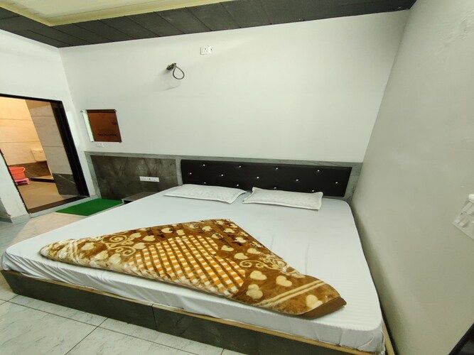 Hotel Raj Krishnam Khatushyam Ji Deluxe Double Room 2