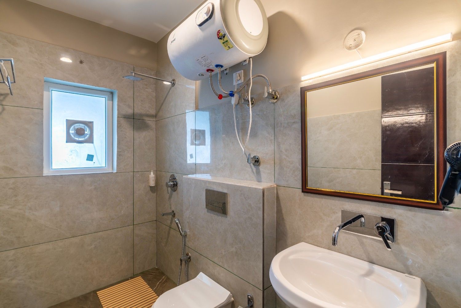 Bed in 8 Bed Mixed Dormitory with Balcony