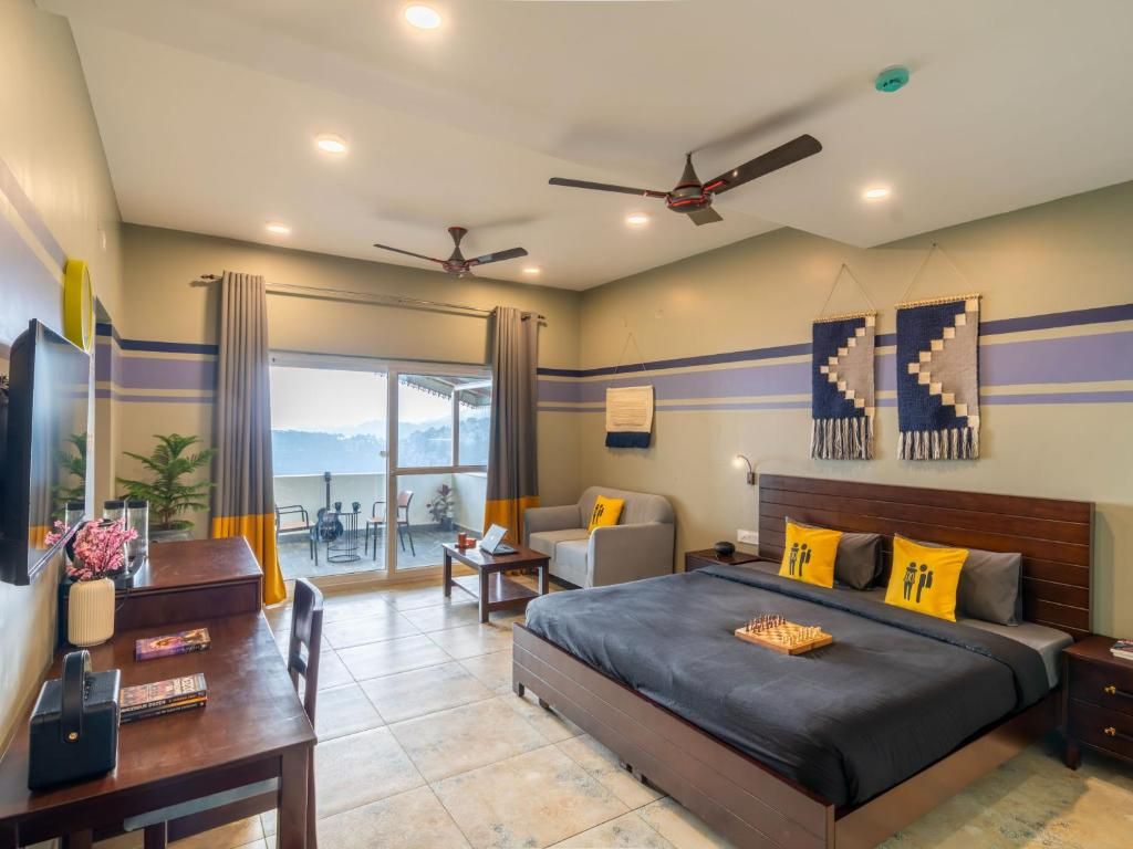 Superior Double Room with Balcony and Valley View