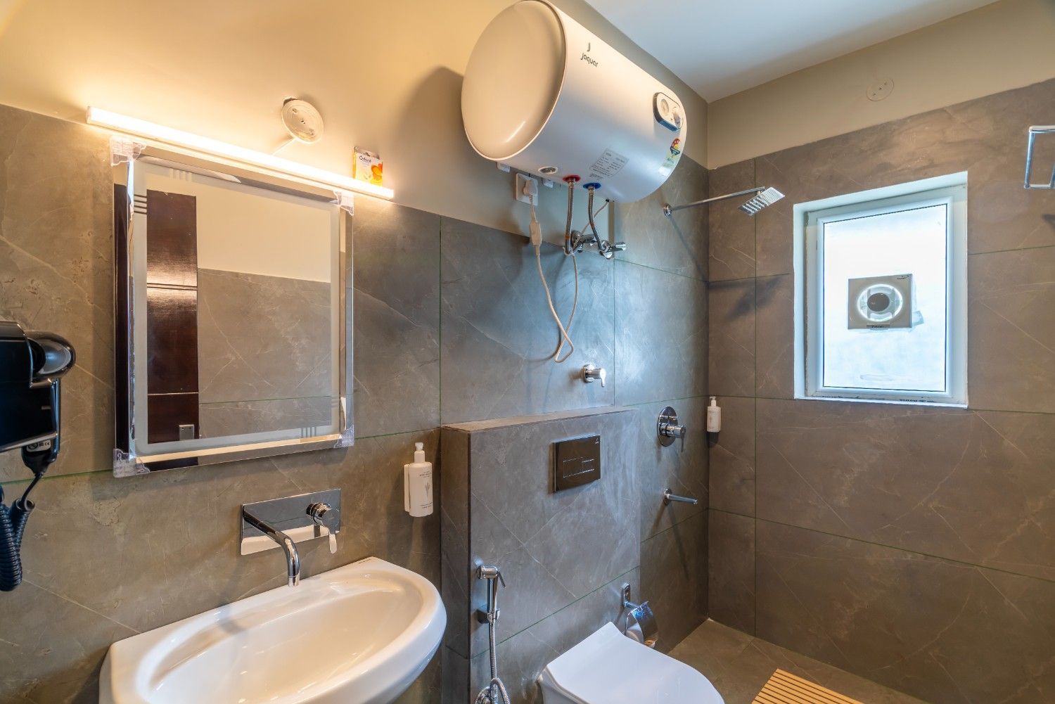 Bed in 8 Bed Mixed Dormitory with Balcony