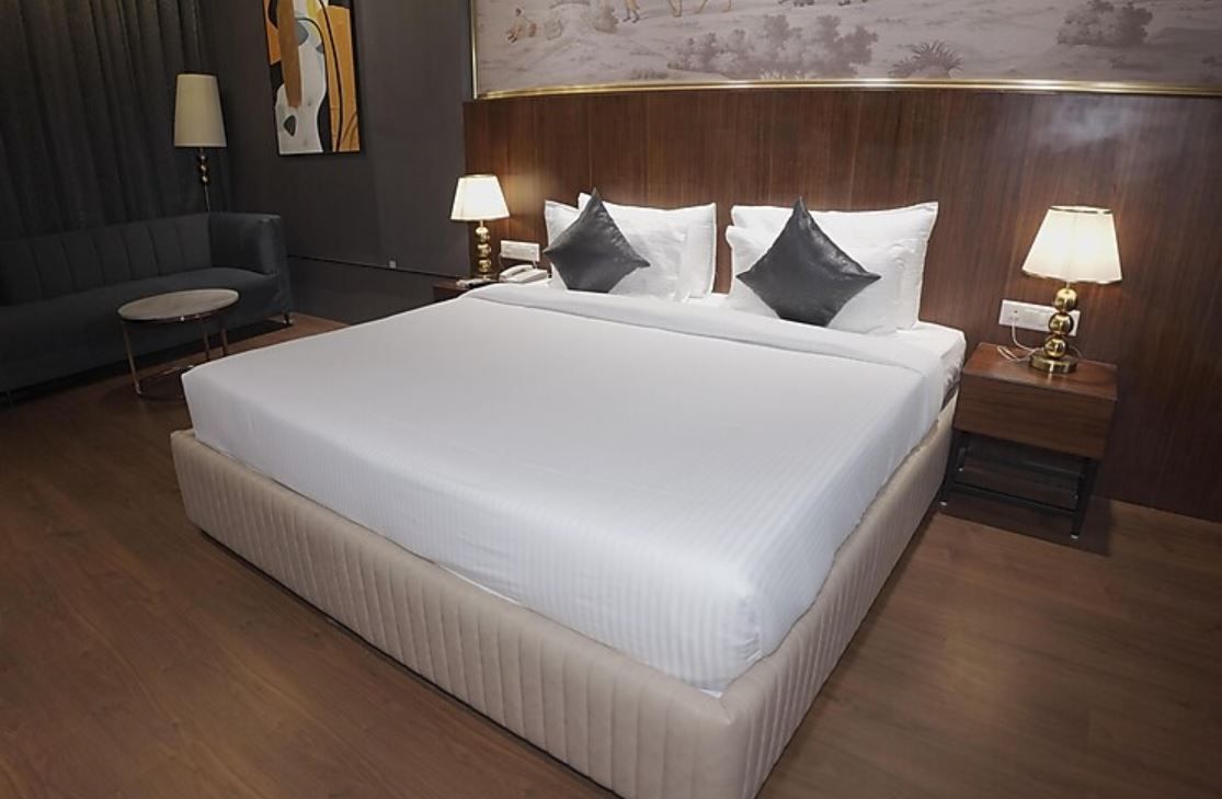 Royal Pradoe Suite with City View and Jacuzzi