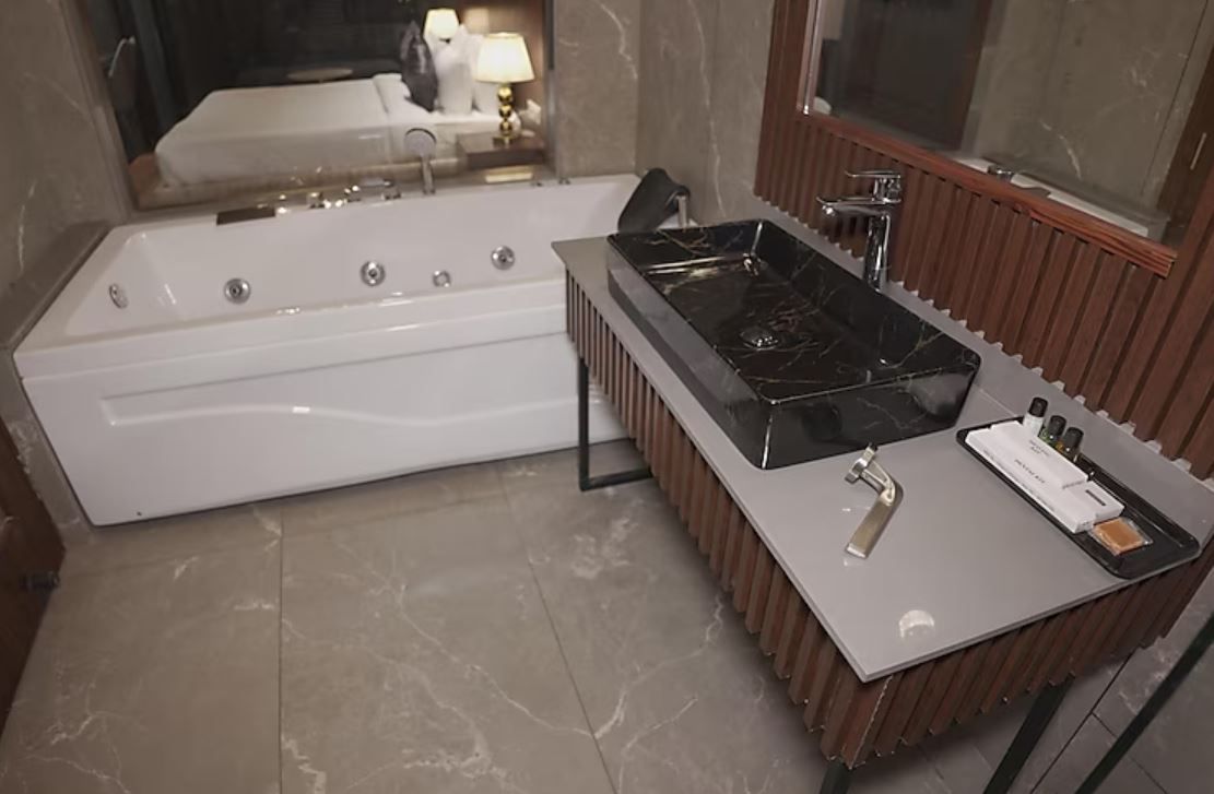 Royal Pradoe Suite with City View and Jacuzzi