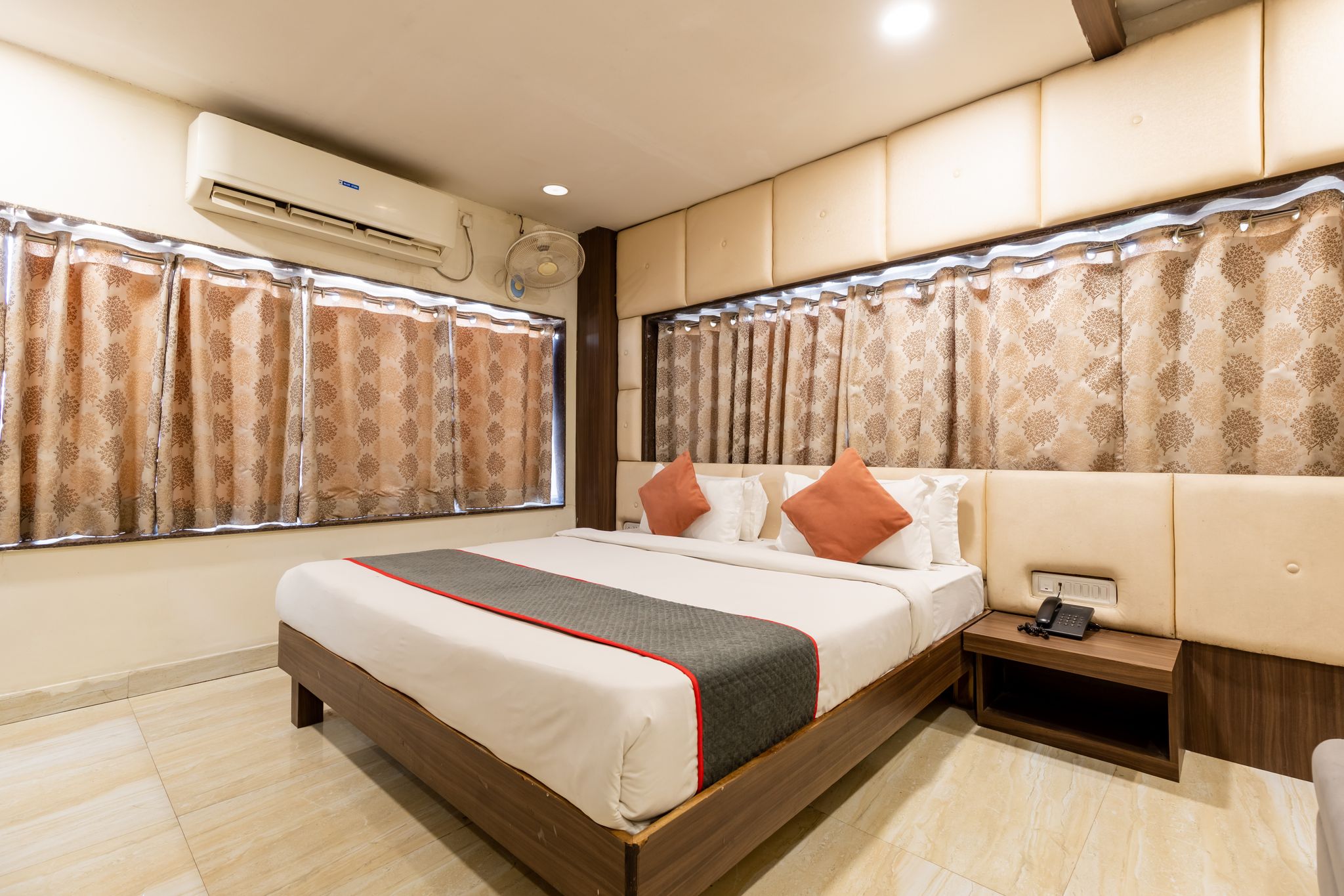 Hotel The Oasis Deluxe Room 3