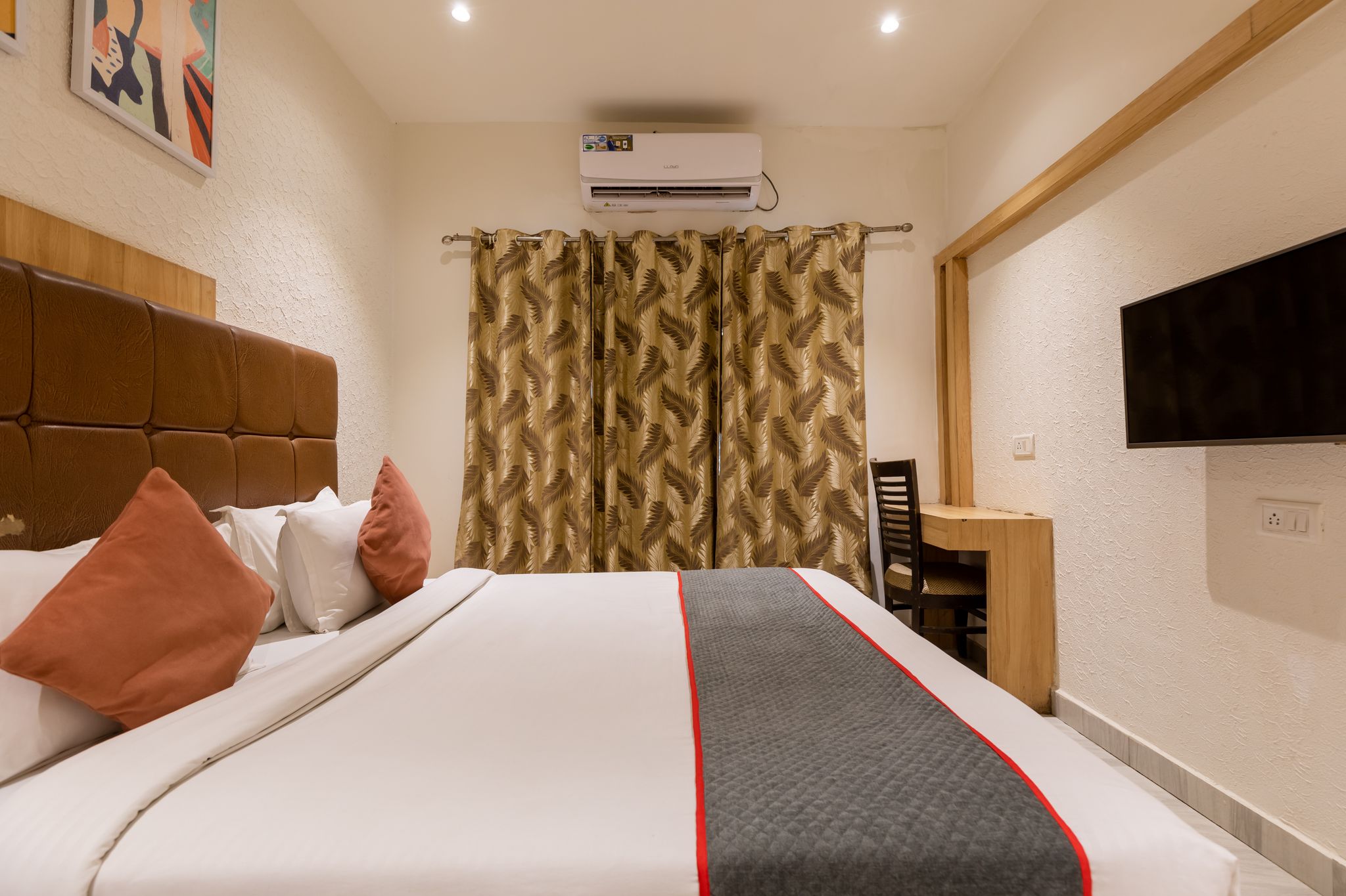 Hotel The Oasis Deluxe Room 13