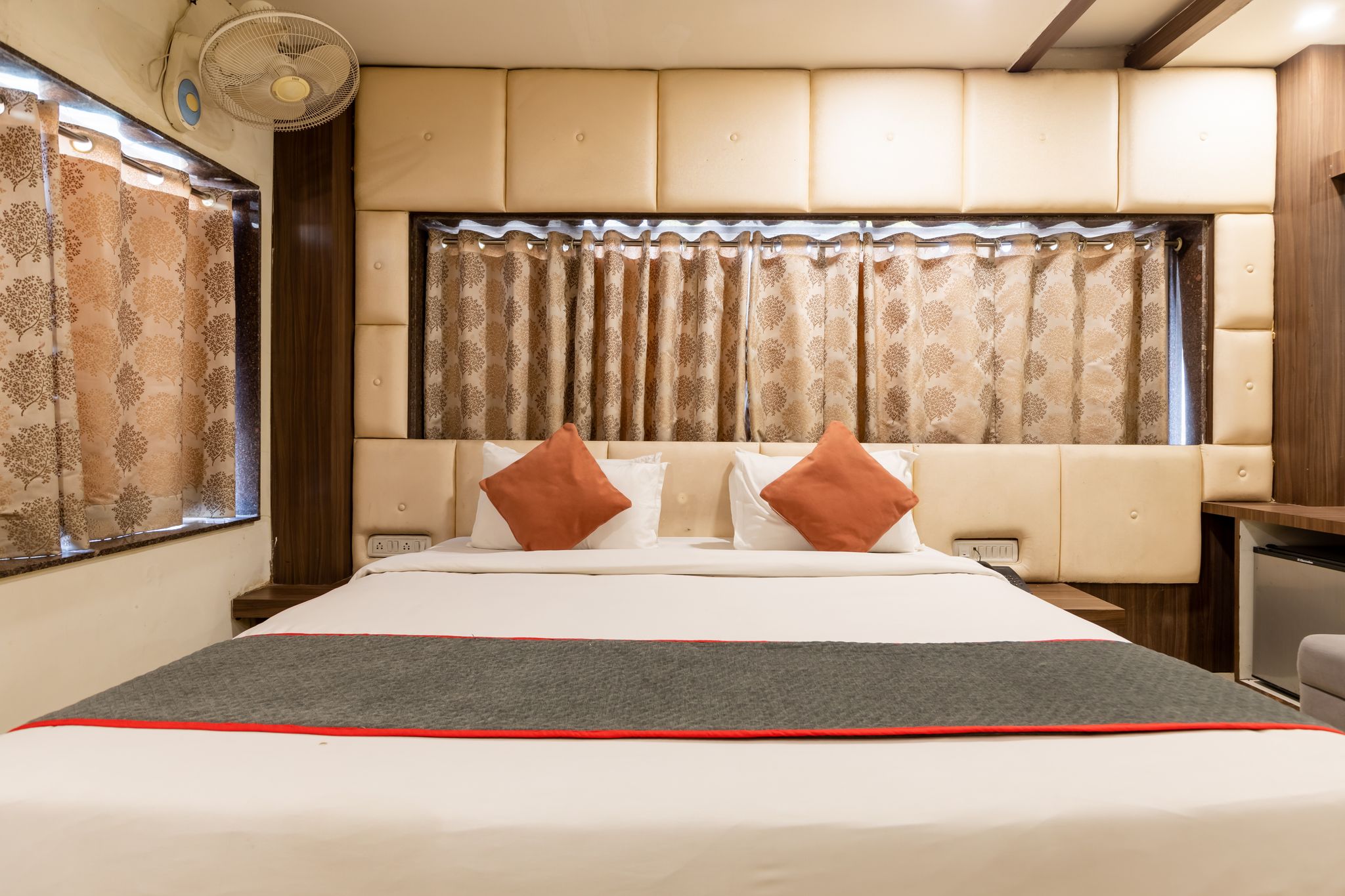 Hotel The Oasis Deluxe Room 5