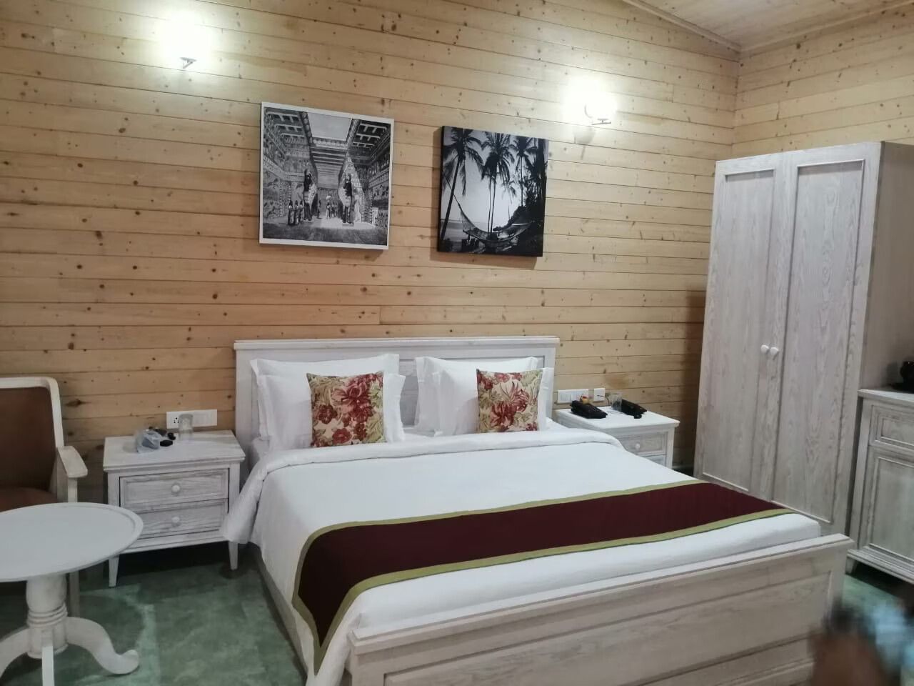 Deluxe Sea View King Bed Room