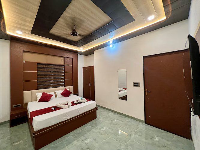 Shree Krishnam Inn Executive Room - Without Balcony 3