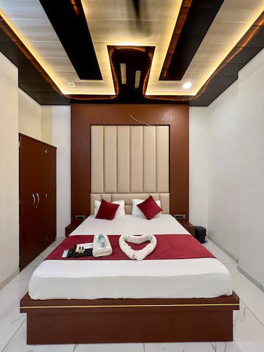 Shree Krishnam Inn Super Deluxe Room - 1 King bed 2