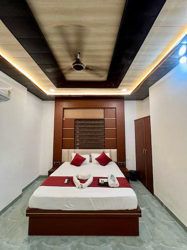 Shree Krishnam Inn Executive Room - Without Balcony 4