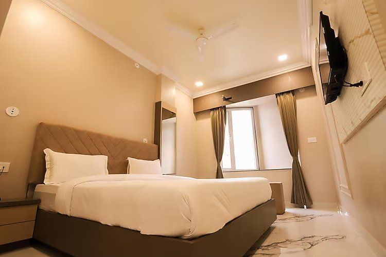 Hotel Indra Palace Deluxe Room 6