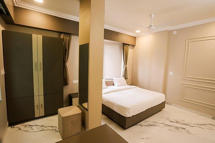 Hotel Indra Palace Deluxe Room 3