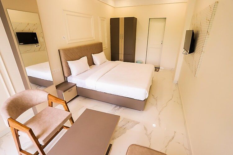 Hotel Indra Palace Deluxe Room 7