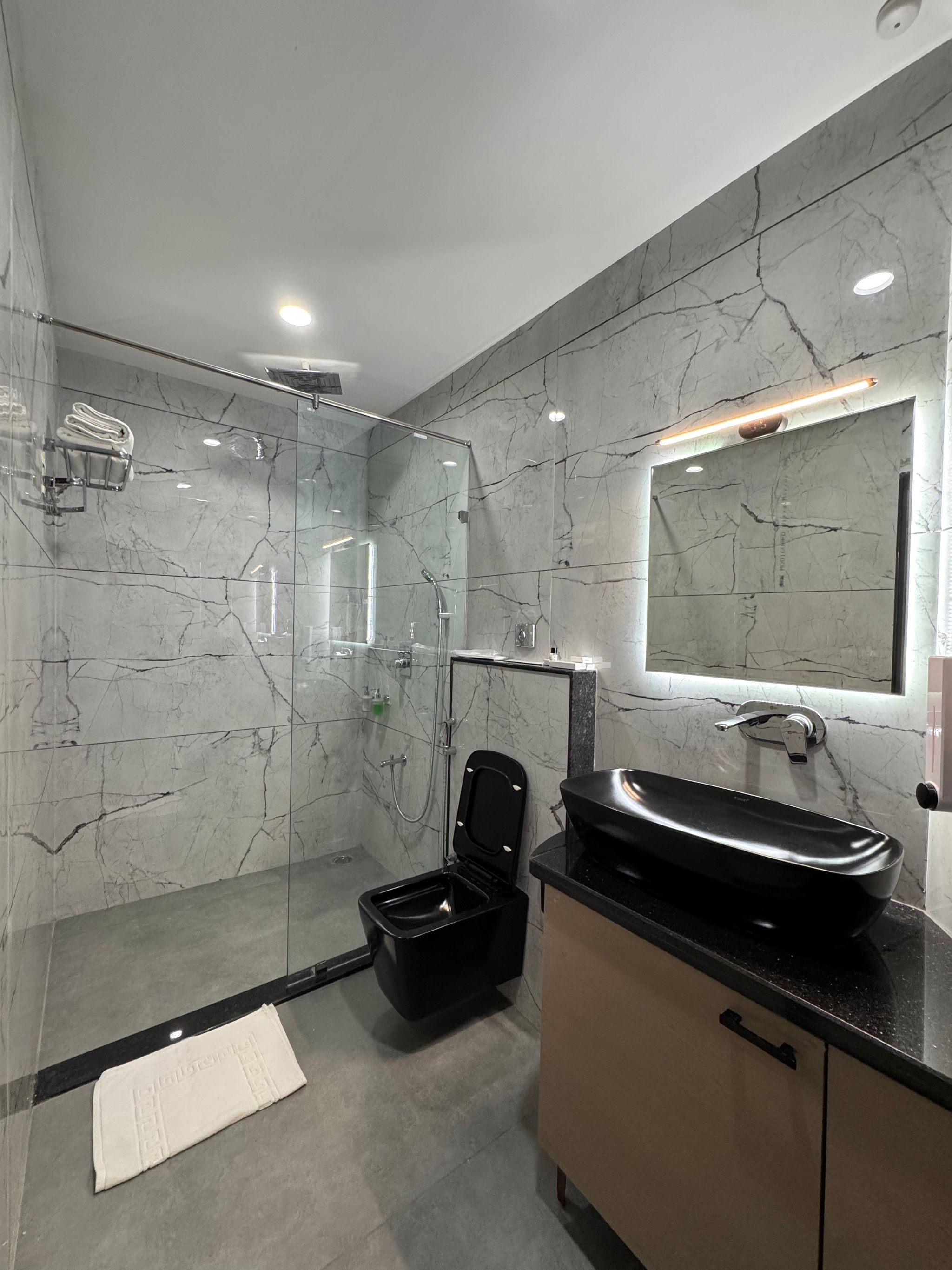 Hotel Shankar Palace Deluxe Triple Bed Room 2