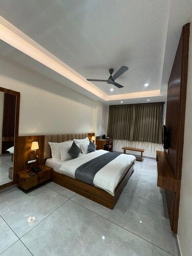 Hotel Shankar Palace Super Deluxe Double Bed Room