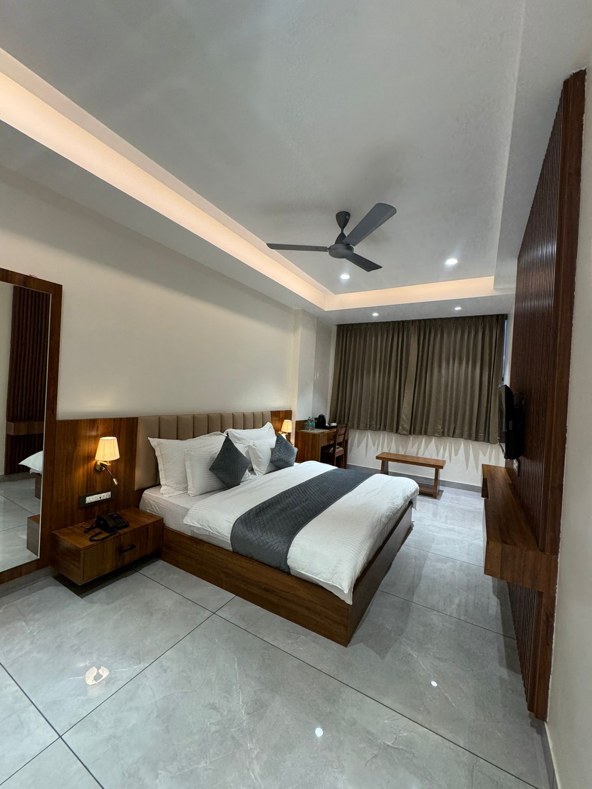 Hotel Shankar Palace Deluxe Double Bed Room  3