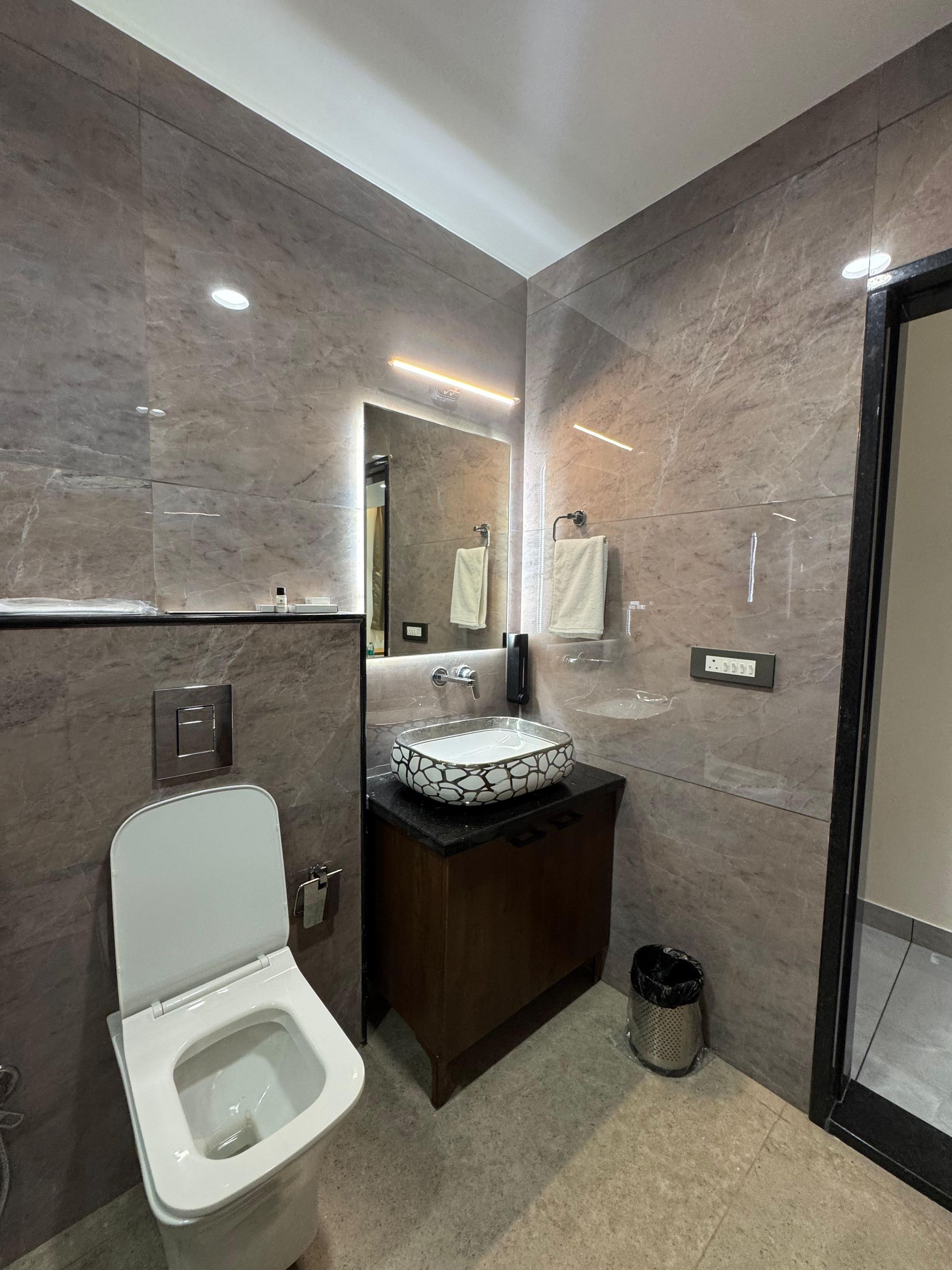 Hotel Shankar Palace Super Deluxe Double Bed Room 3