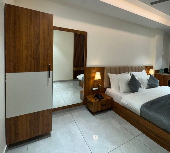 Hotel Shankar Palace Super Deluxe Double Bed Room 2