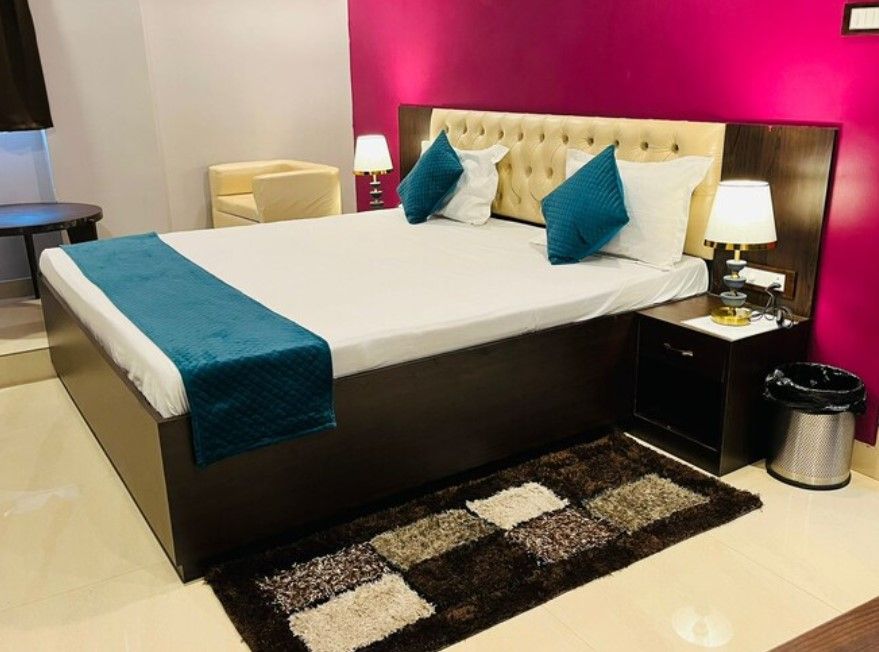 Mayna Hotel And Banquet SUPER DELUXE ROOM