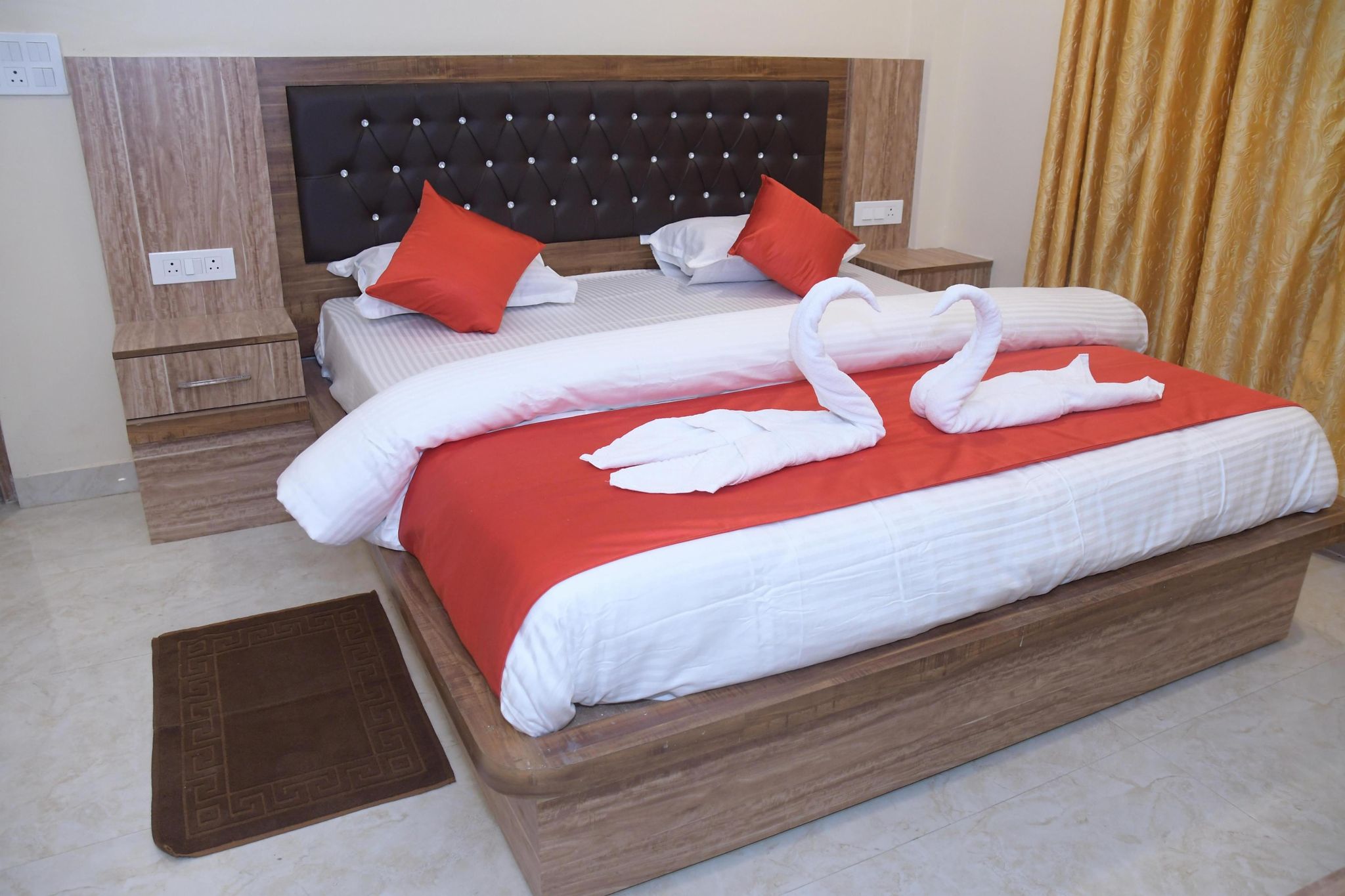 SUPER DELUXE DOUBLE BED AC ( POOL VIEW )