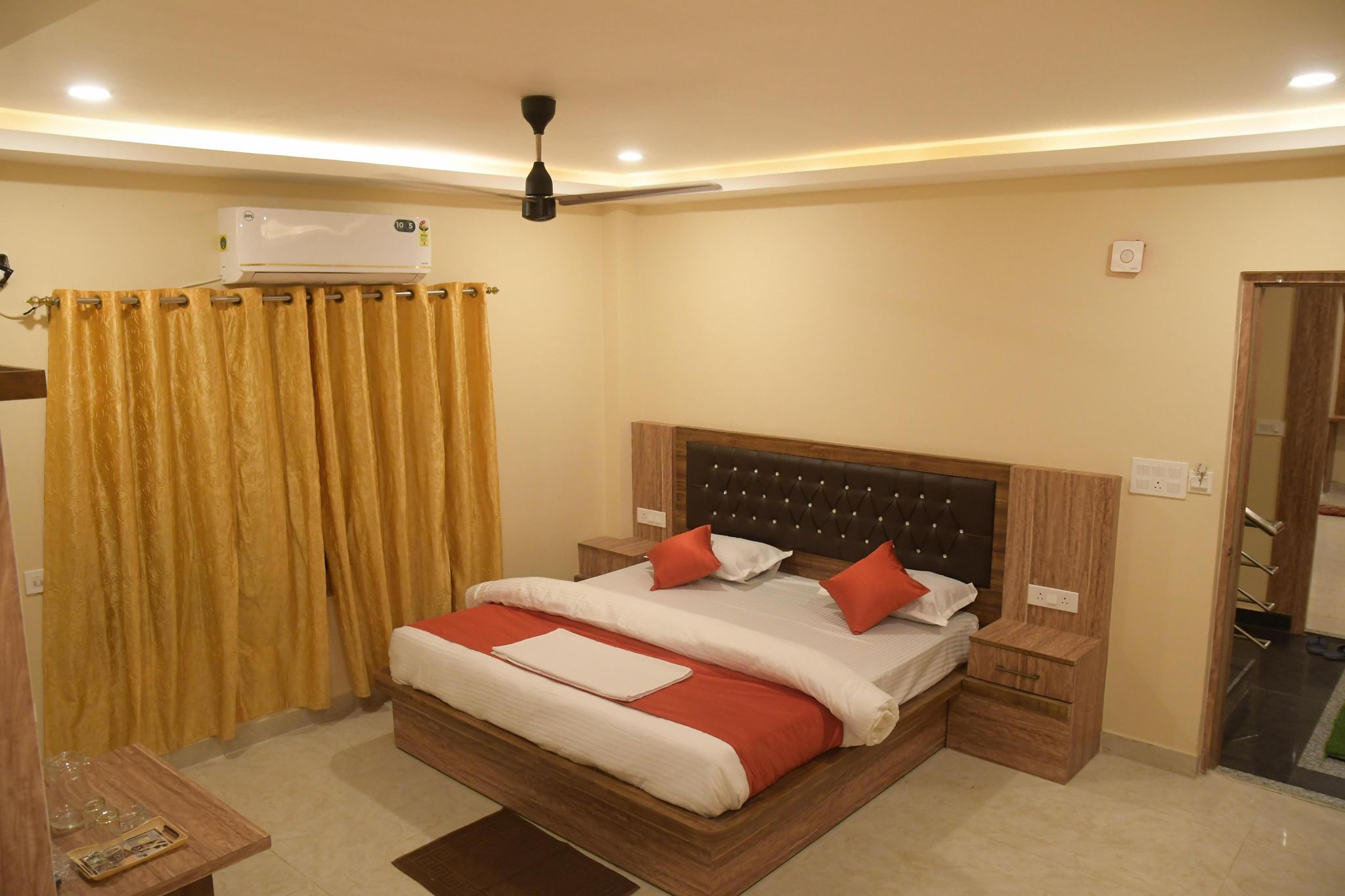 SUPER DELUXE DOUBLE BED AC ( POOL VIEW )