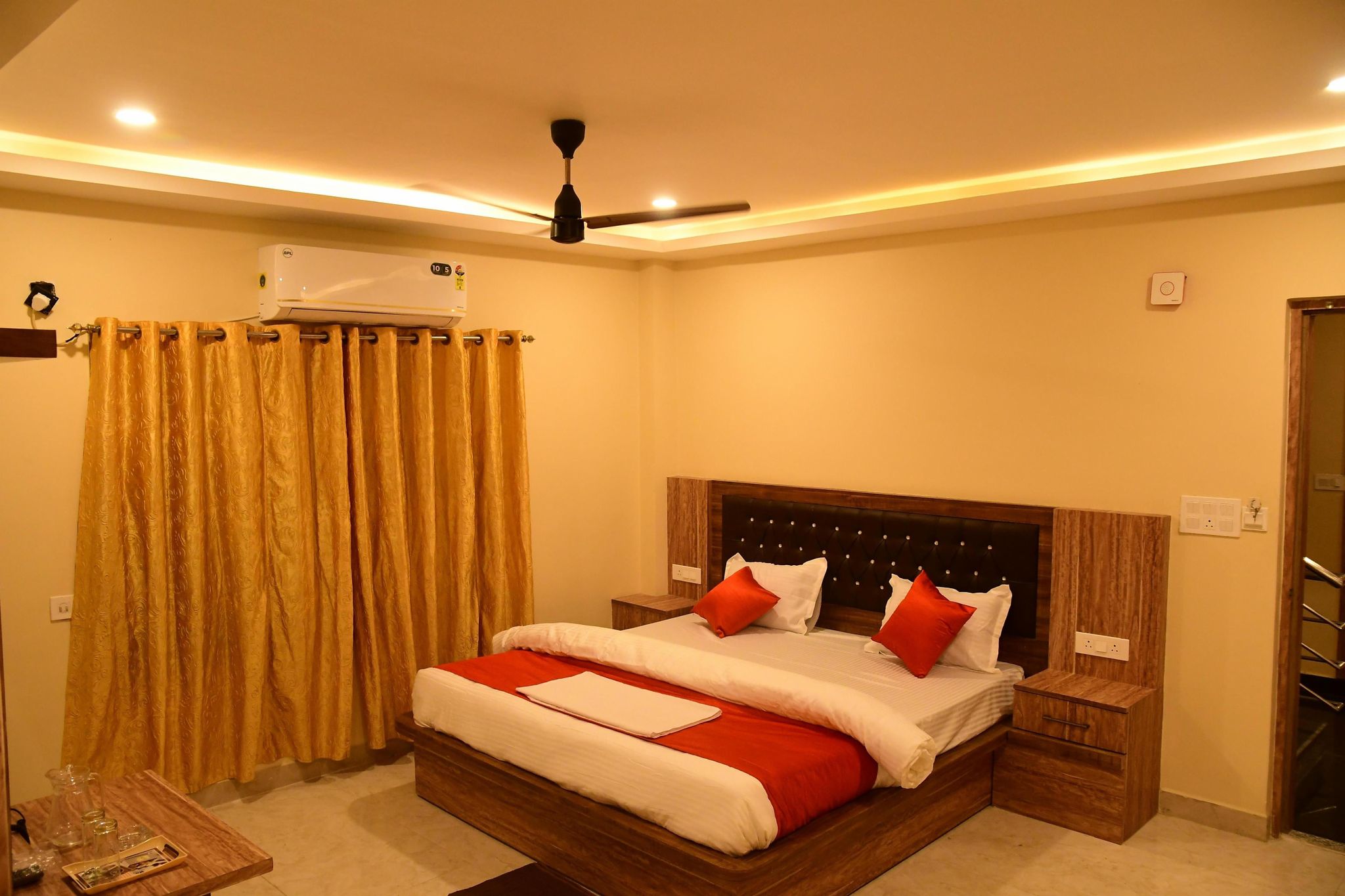 SUPER DELUXE DOUBLE BED AC ( POOL VIEW )