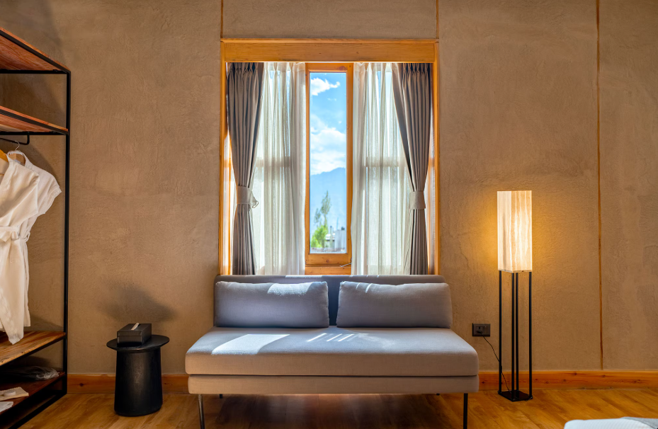 Chospa Hotel Club Room With City View 10