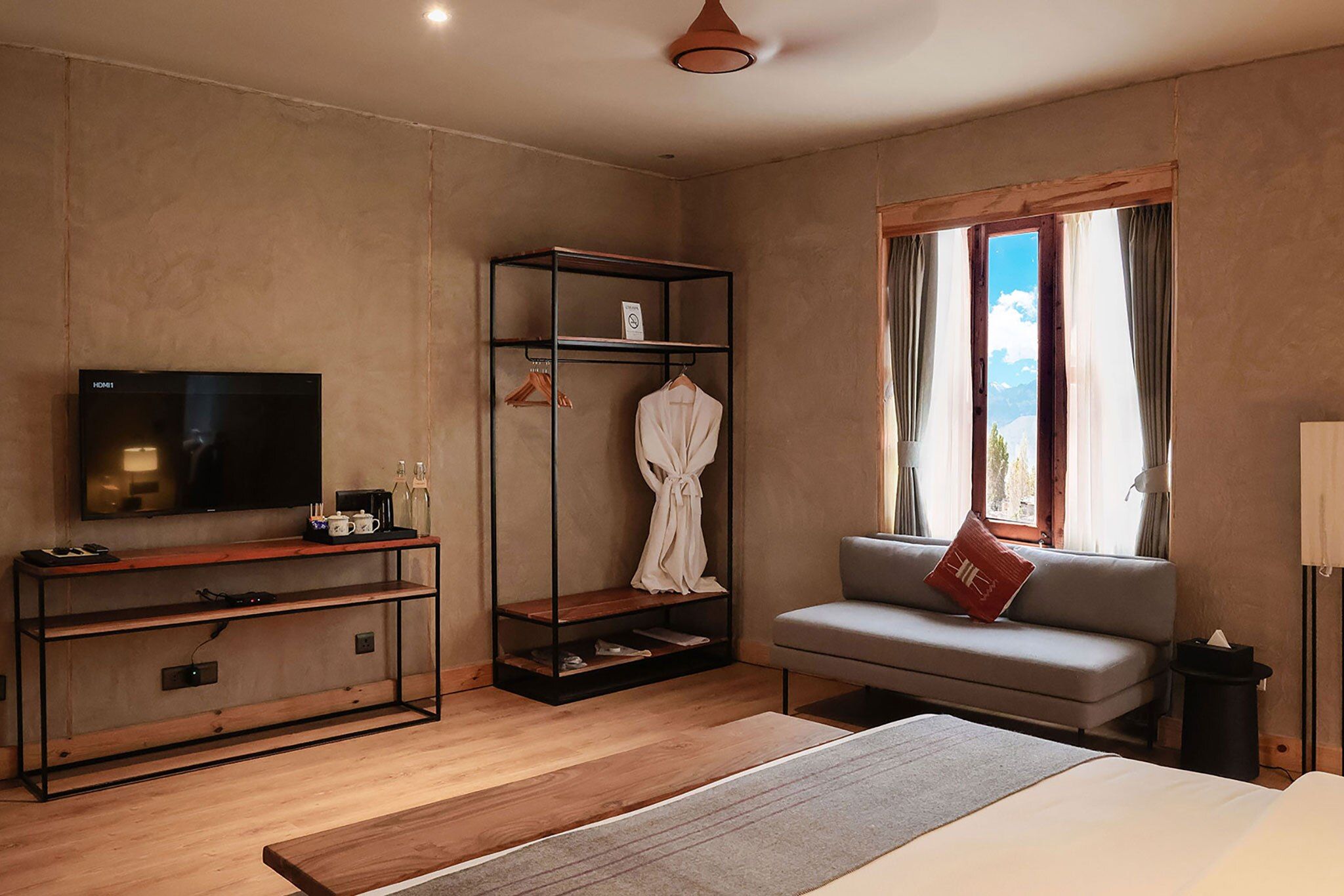 Chospa Hotel Club Room With City View 12