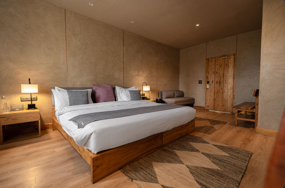 Club Room With City View