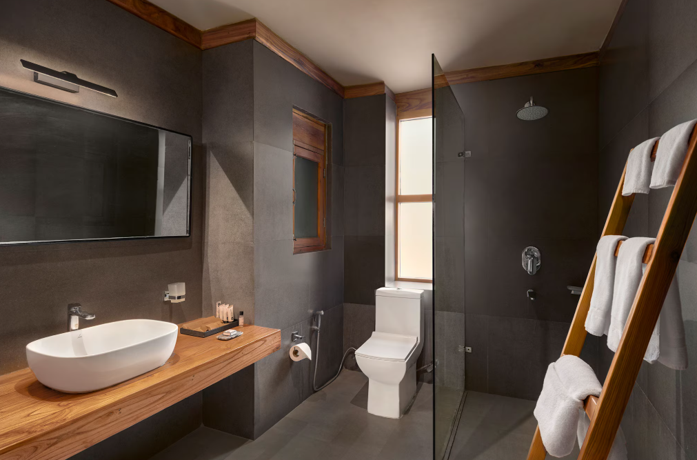 Chospa Hotel Club Room With City View 9