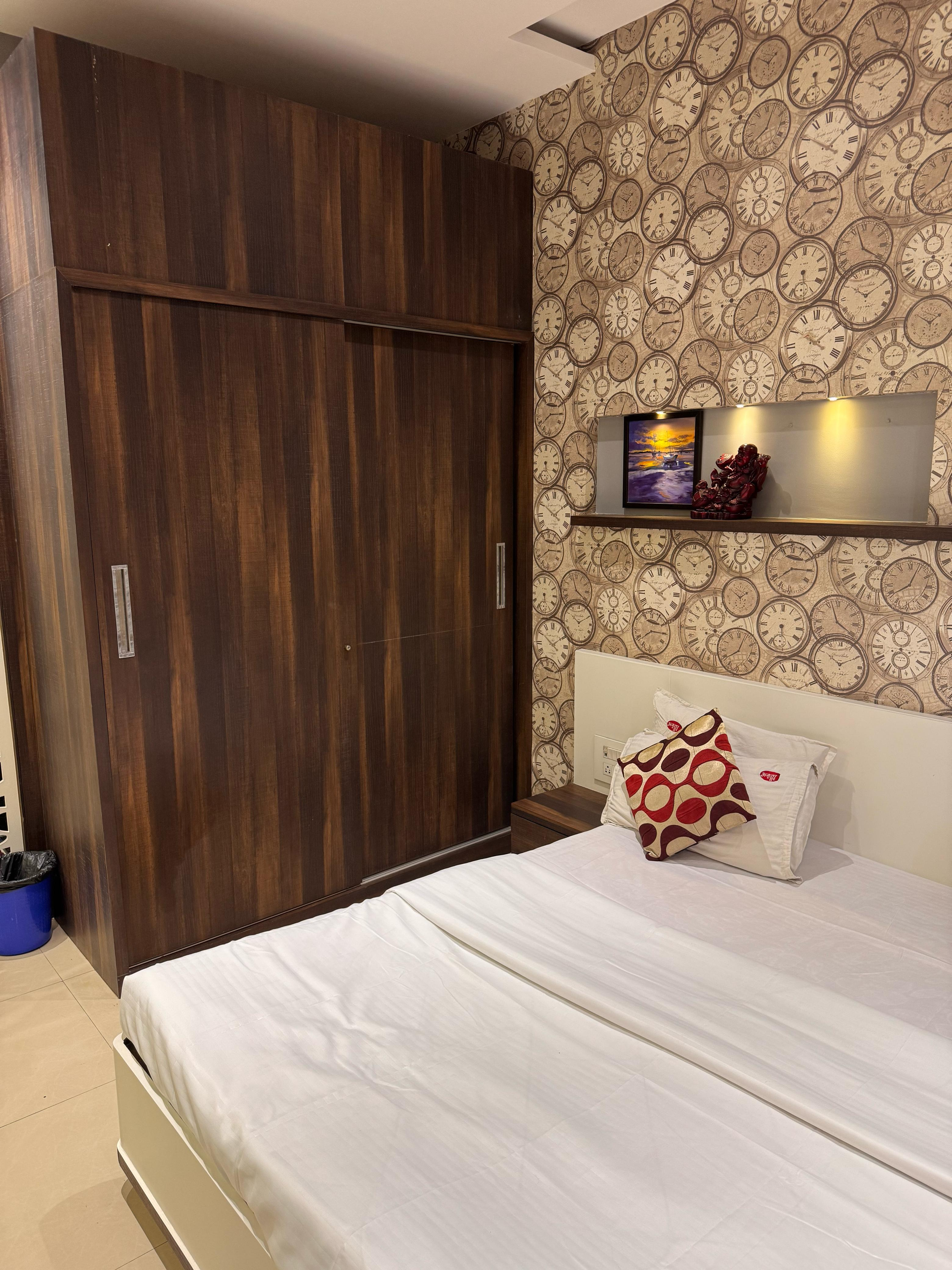 Suite Room with Projector Screen