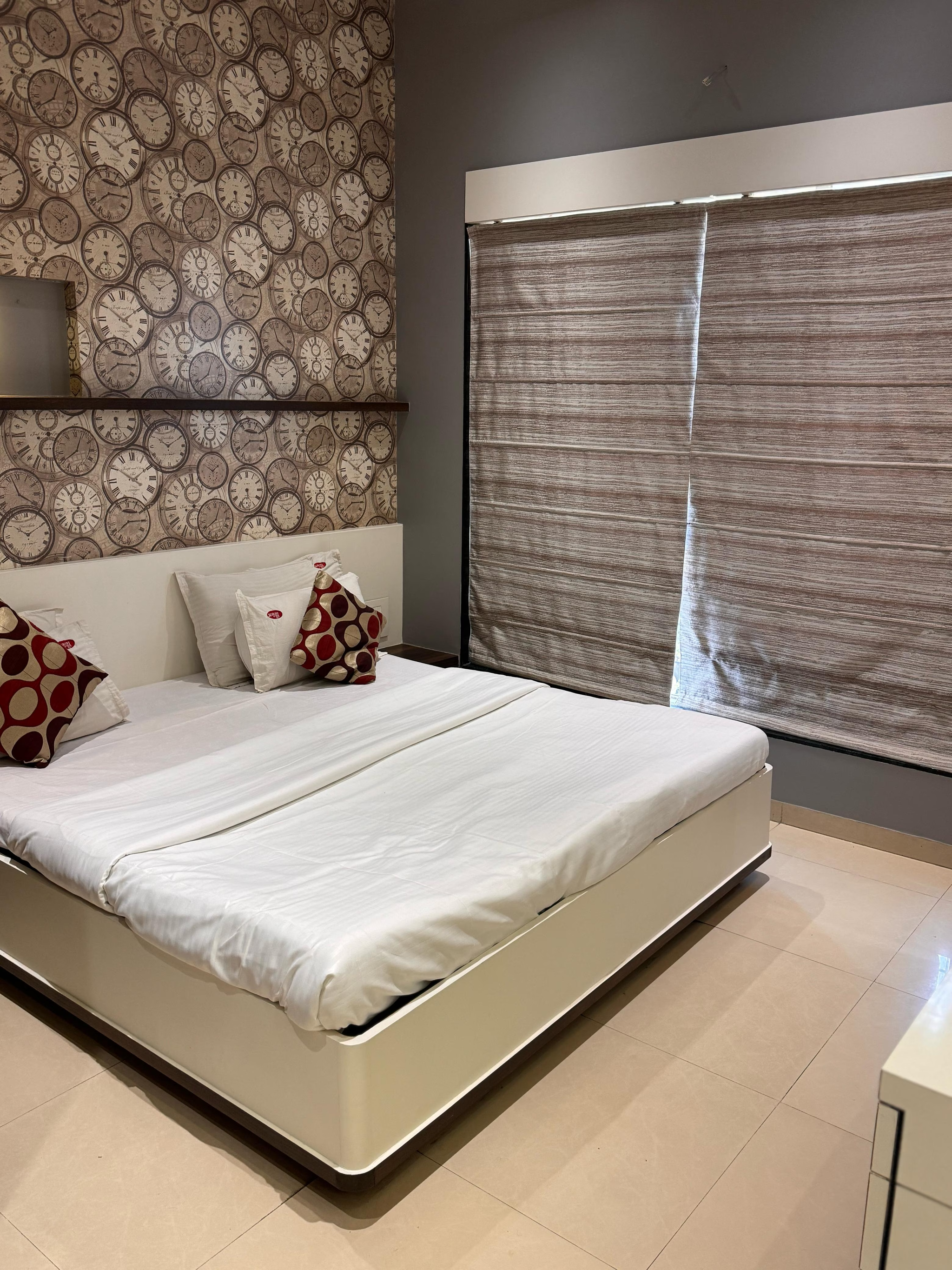 Suite Room with Projector Screen