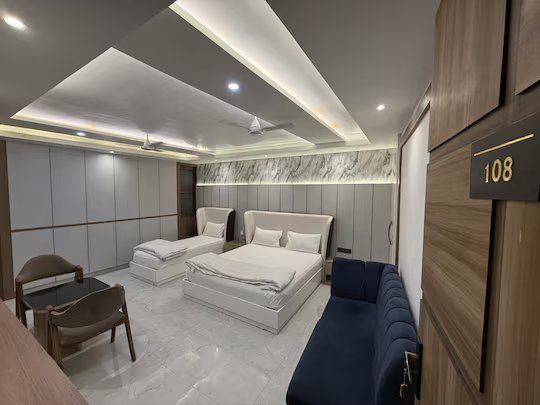 Triple bed room