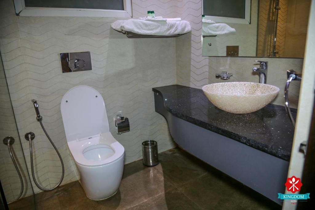 Kingdom Hotel Moga Super Deluxe Room 5