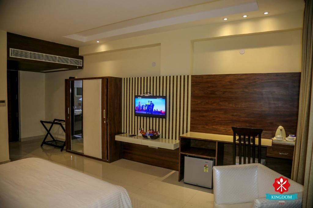 Kingdom Hotel Moga Super Deluxe Room 8