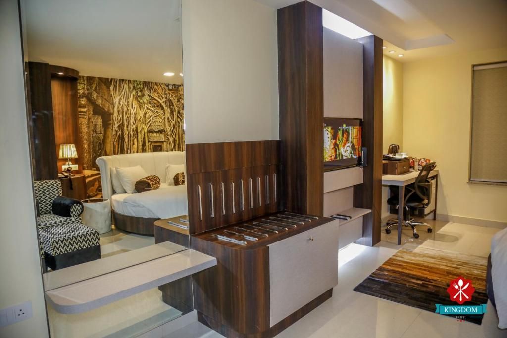 Kingdom Hotel Moga Maharaja Suite