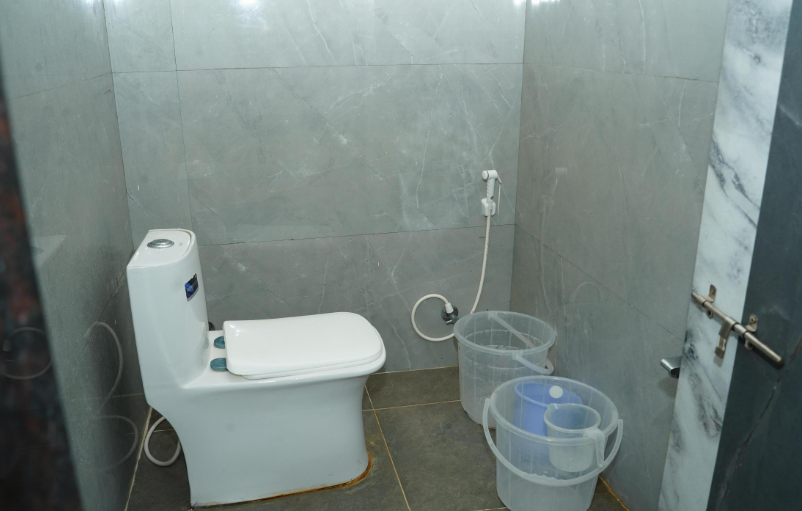 Vashistha Residency Deluxe Room Non AC 4
