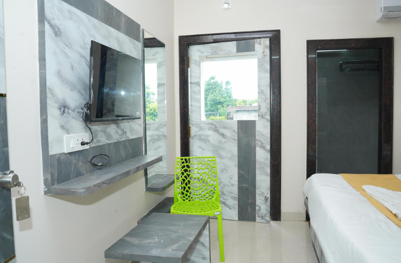 Vashistha Residency Deluxe Room Non AC 8