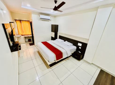 SRI BHAVYA RESIDENCY Double Bed Room AC 2