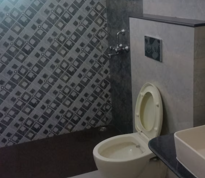 Midway INN Double Bed Non-AC Room 3