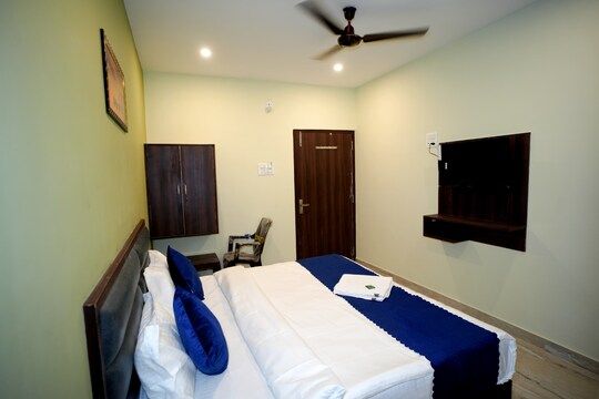 Hotel Imperial Kashi Premium Deluxe Room 2